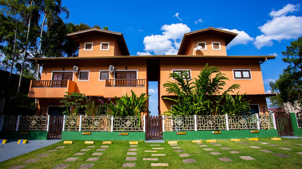 Fachada do Recanto Leões de Ouro